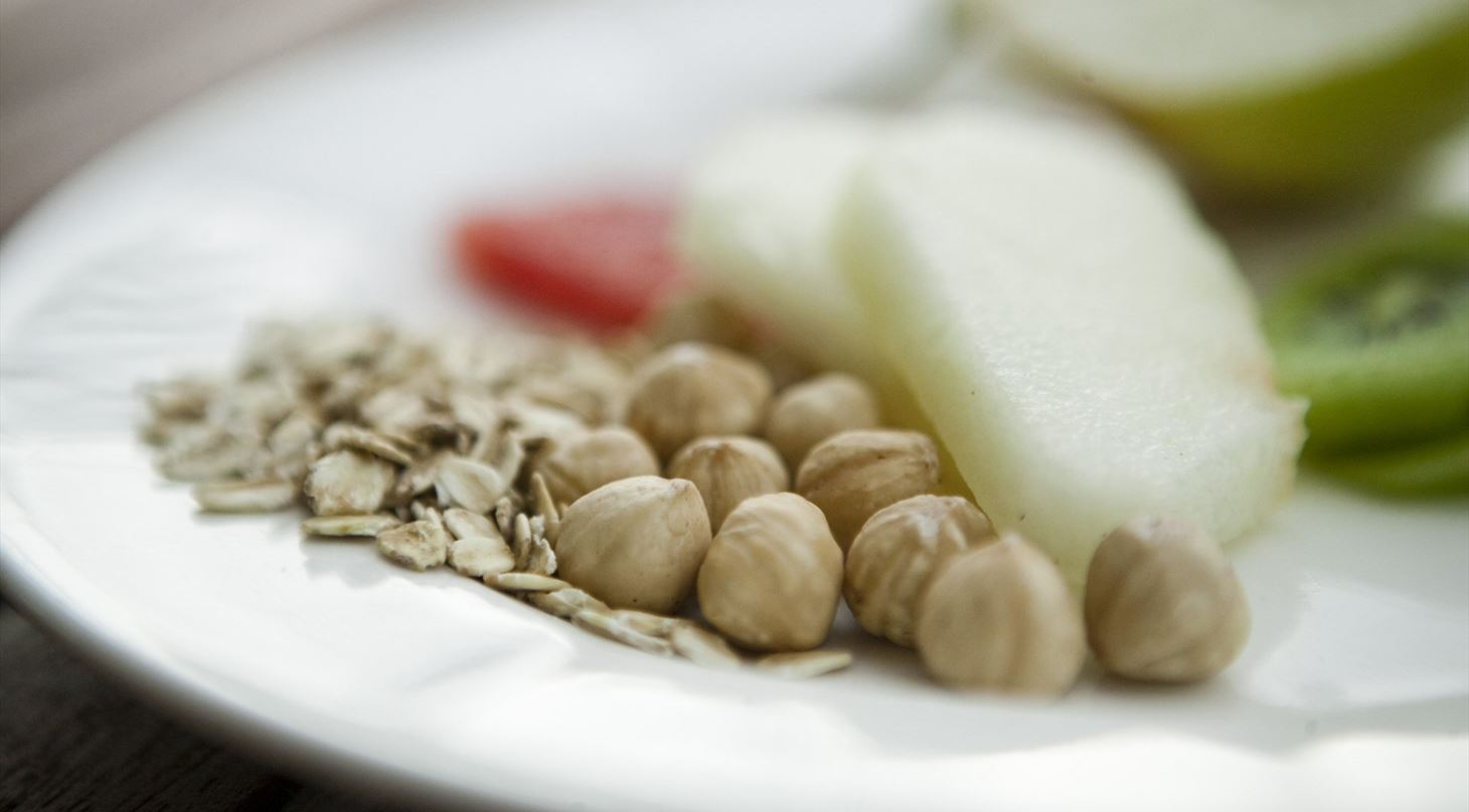 Brunch med hasseln�dder og havregryn